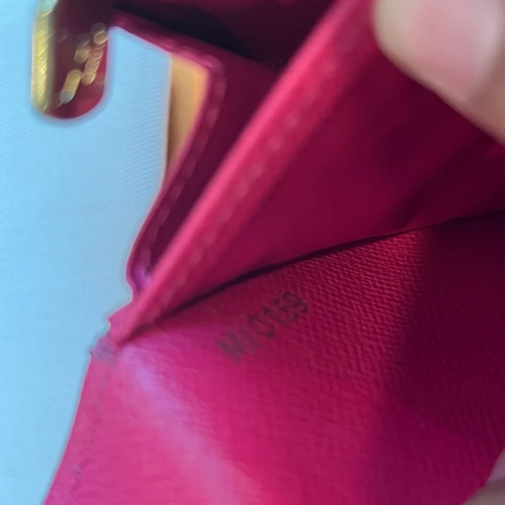 Louis vuitton limited edition Monogram love Lock full size Sarah Wallet - Picture 11 of 11
